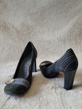 Gianni Bini square toe dark olive green heels size 7​